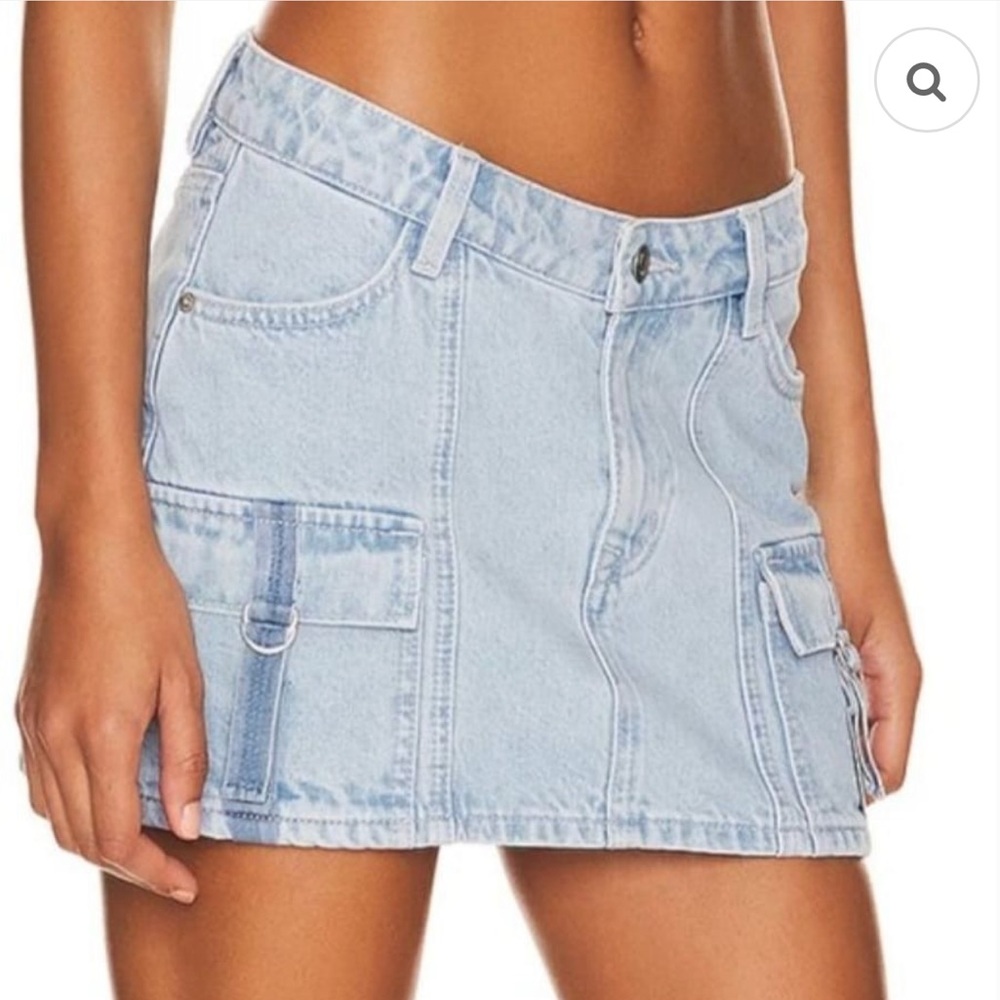 LOVERS AND FRIENDS Mckenna Cargo V Waist Skirt in Camino